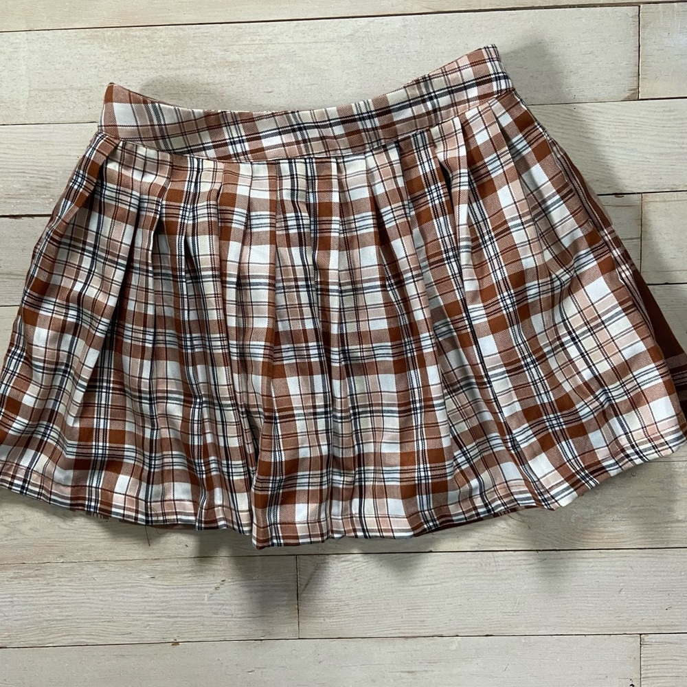 Rue 21/pleated mini skirt/brown plaid/size medium/16 inches long